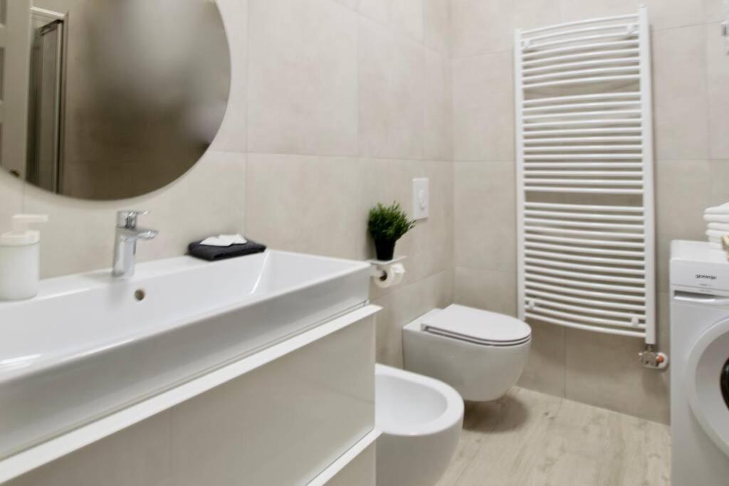 Premium Apartment By Hi5 - Astoria 4 Bedroom Boedapest Buitenkant foto