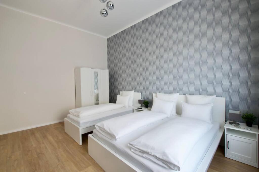 Premium Apartment By Hi5 - Astoria 4 Bedroom Boedapest Buitenkant foto