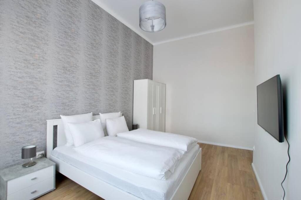 Premium Apartment By Hi5 - Astoria 4 Bedroom Boedapest Buitenkant foto